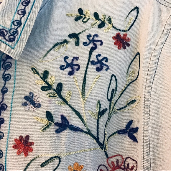 Vintage Floral Embroidered Light Wash Jean Jacket - Picture 6 of 8